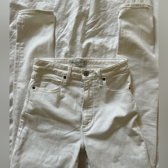 A&F White Super Skinny High Rise Jeans - Picture 7 of 7